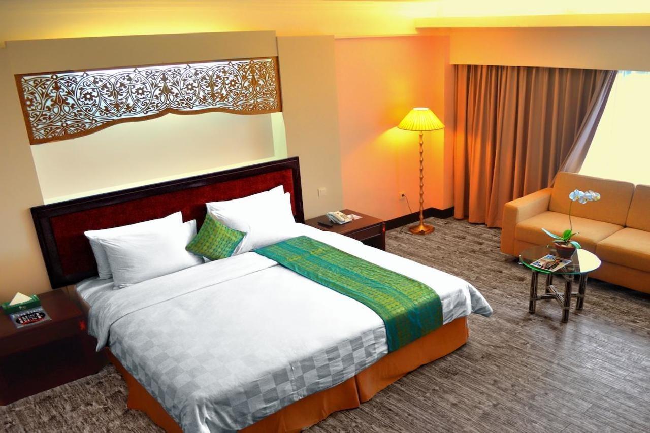 Kyriad Bumiminang Hotel Padang (Sumatra) Exterior foto