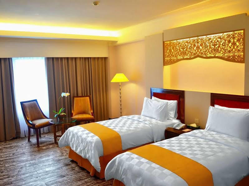 Kyriad Bumiminang Hotel Padang (Sumatra) Exterior foto