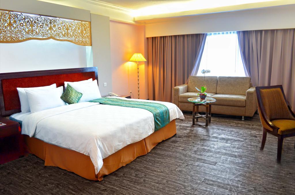 Kyriad Bumiminang Hotel Padang (Sumatra) Exterior foto