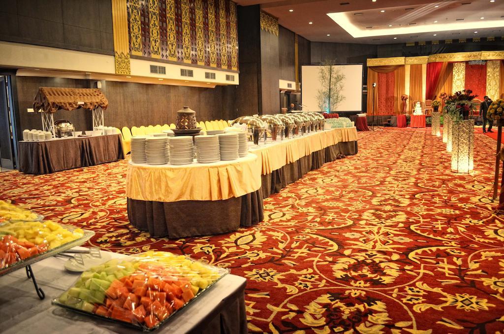 Kyriad Bumiminang Hotel Padang (Sumatra) Exterior foto