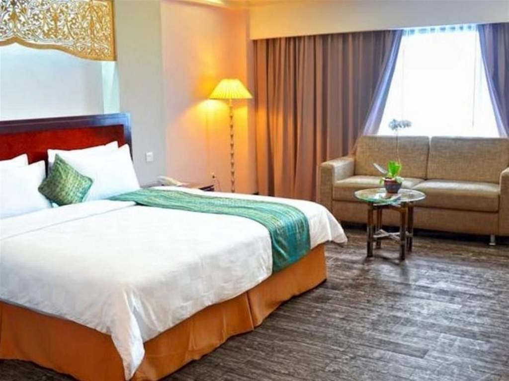 Kyriad Bumiminang Hotel Padang (Sumatra) Quarto foto